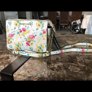 STEVE MADDEN💐Blexi Floral Crossbody bag NWT🔥